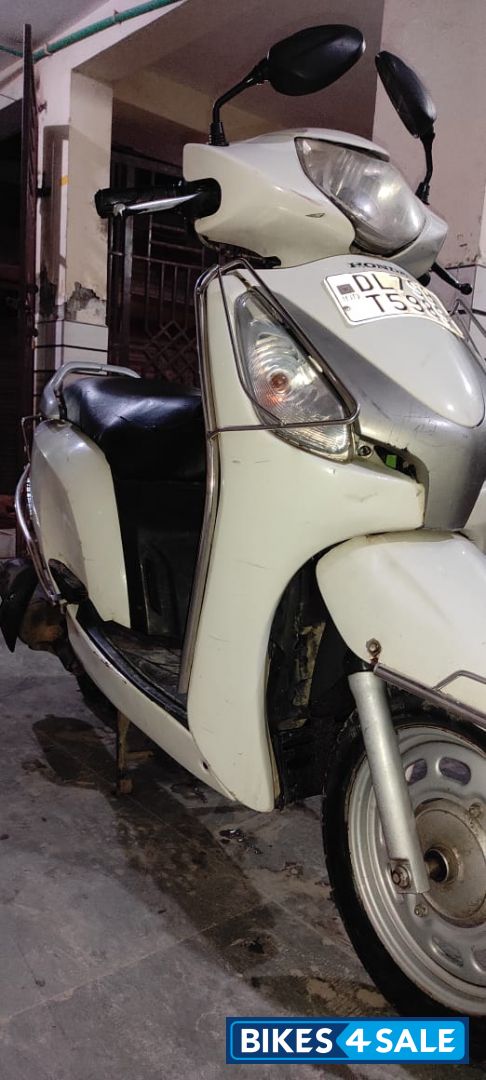 White Honda Aviator