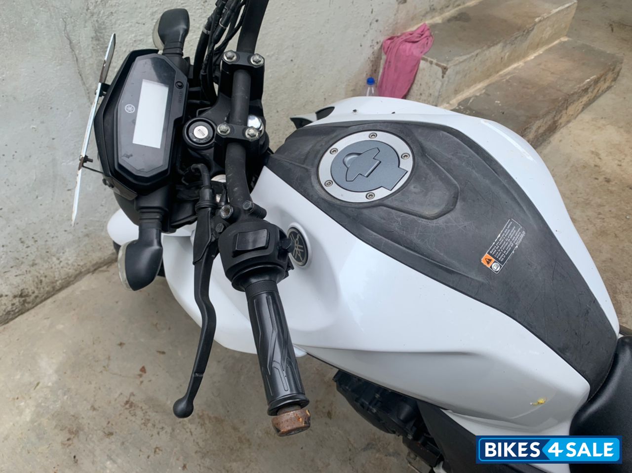 White Yamaha FZ25