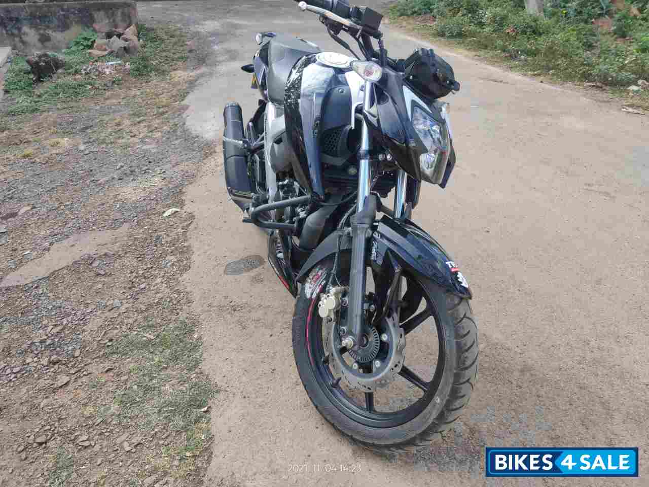 Black TVS Apache RTR 160 4V