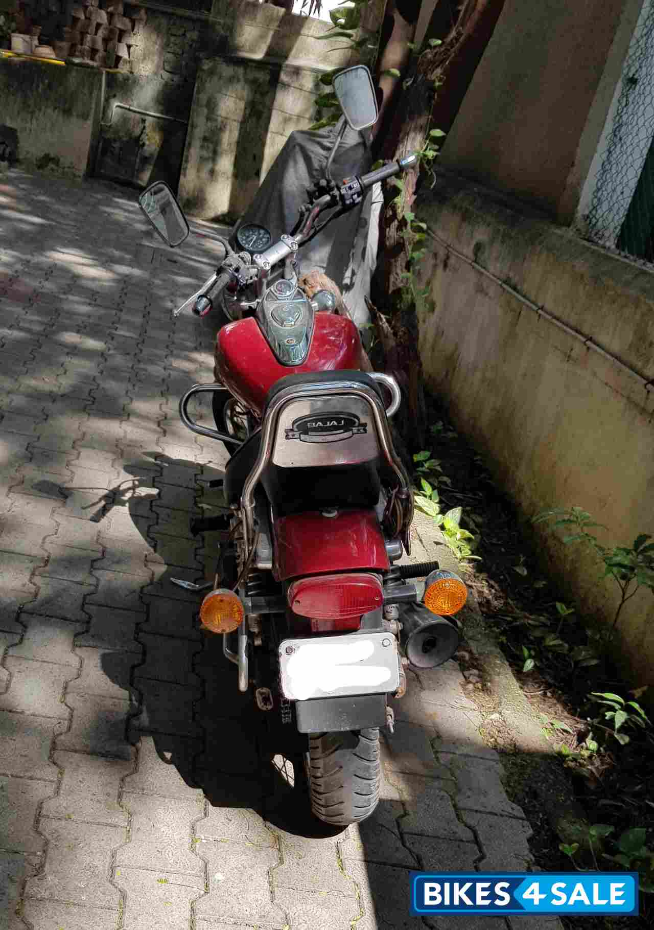 Red Bajaj Avenger 220 DTS-i