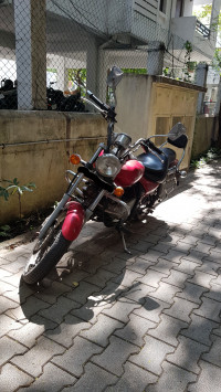 Red Bajaj Avenger 220 DTS-i