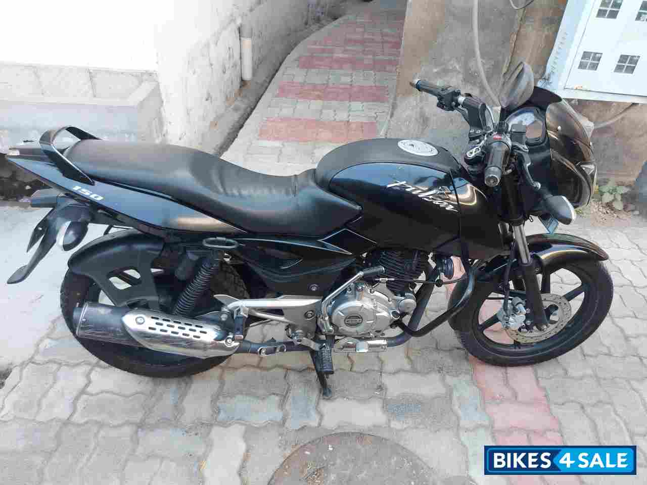 Black Bajaj Pulsar 150