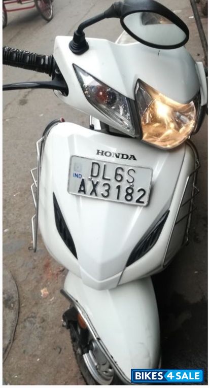 White Honda Activa 4G