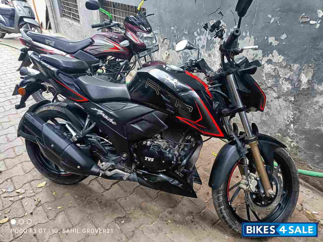 Black And Red TVS Apache RTR 200 4V 2020