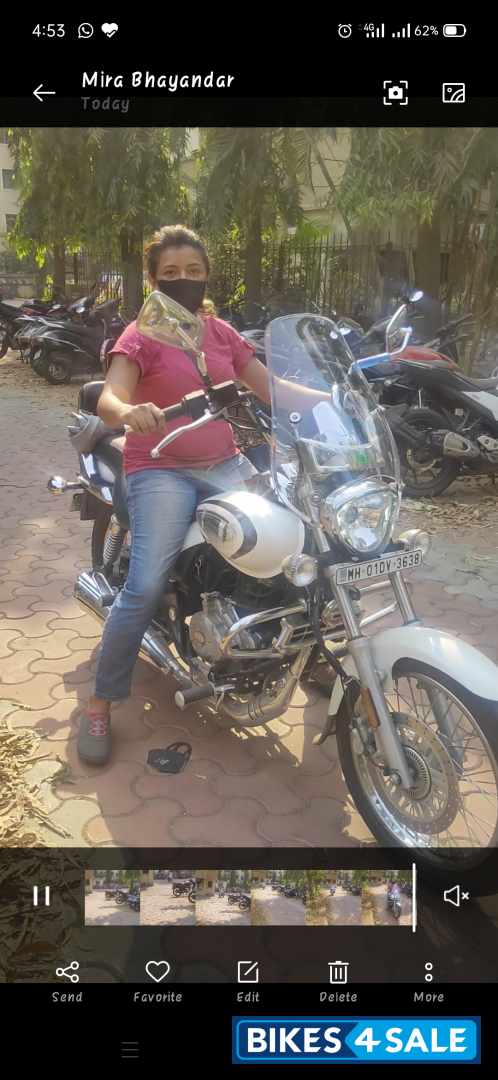 White Bajaj Avenger Cruise 220 BS6