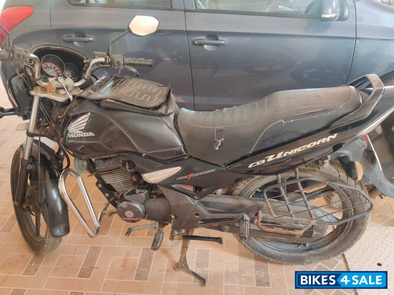 Black Honda CB Unicorn