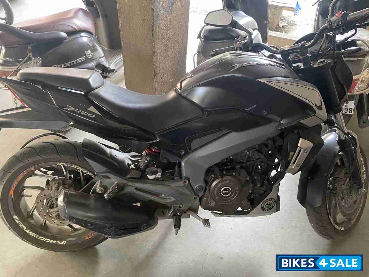 Matte Black Bajaj Dominar 400 Disc