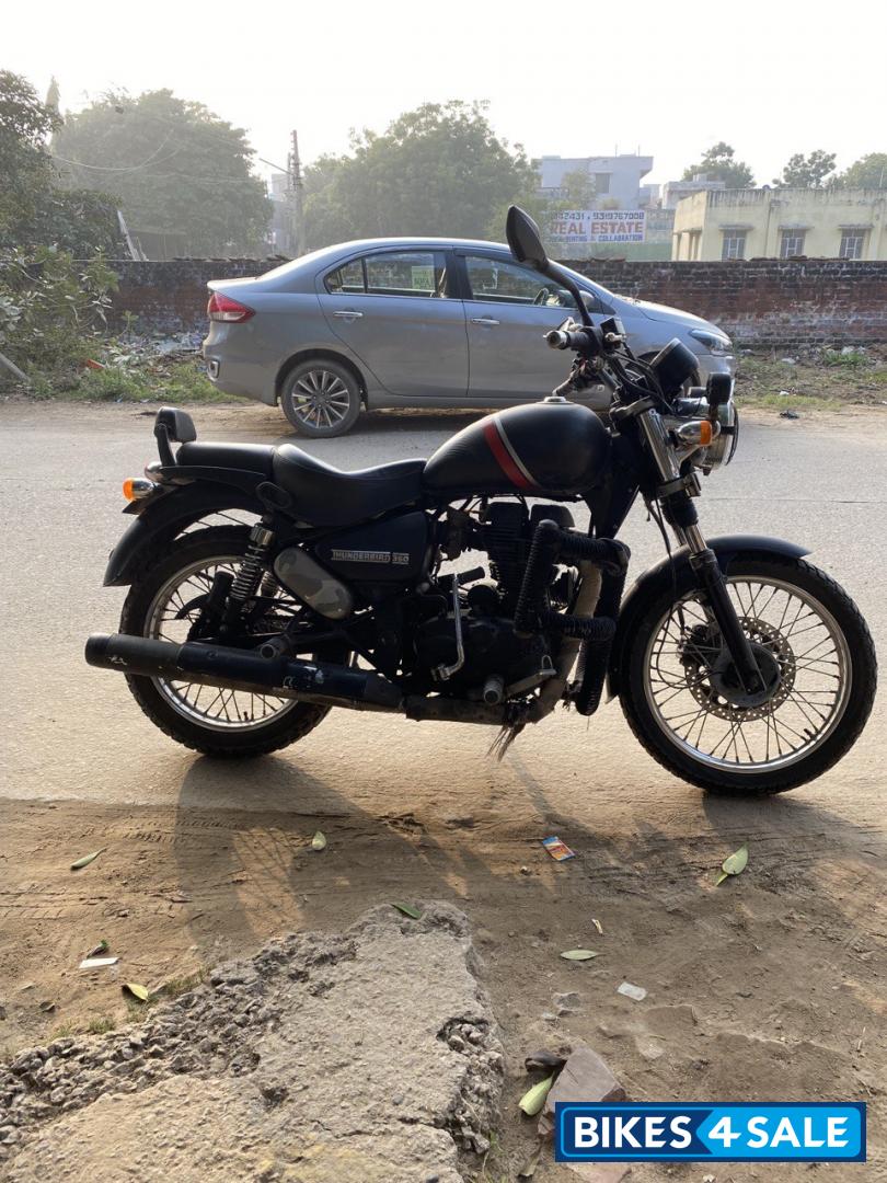 Matte Black Royal Enfield Thunderbird 350 Matte Black Royal Enfield Thunderbird 350