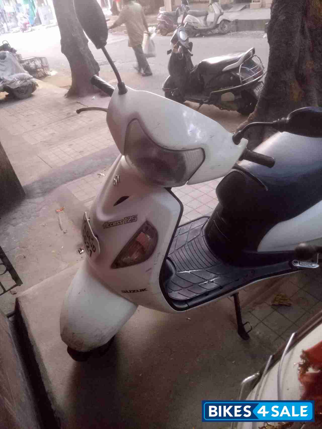 White Suzuki Access 125
