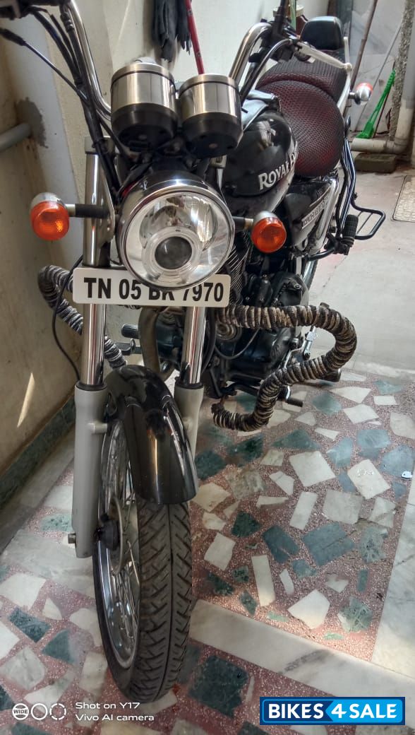 Black Royal Enfield Thunderbird 350
