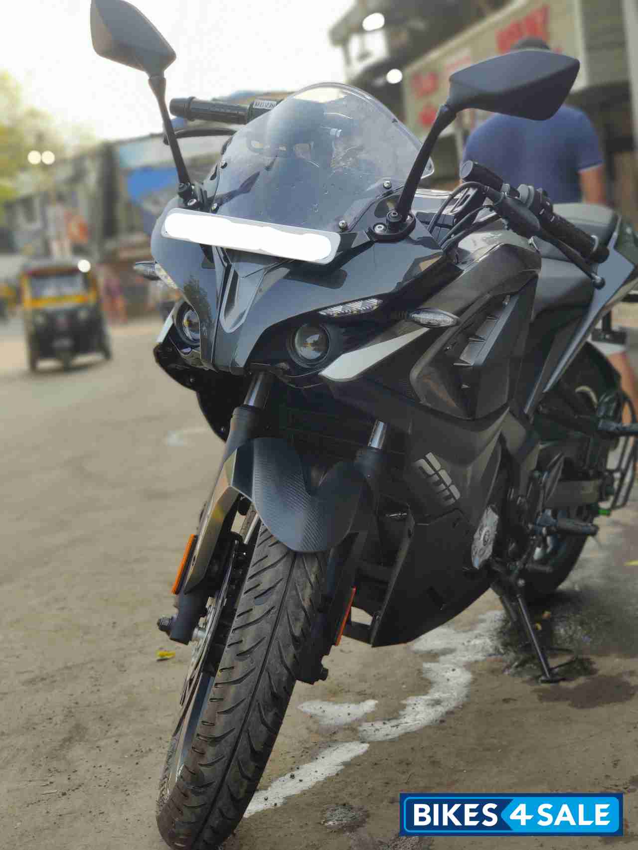 Black Bajaj Pulsar RS 200 BS6