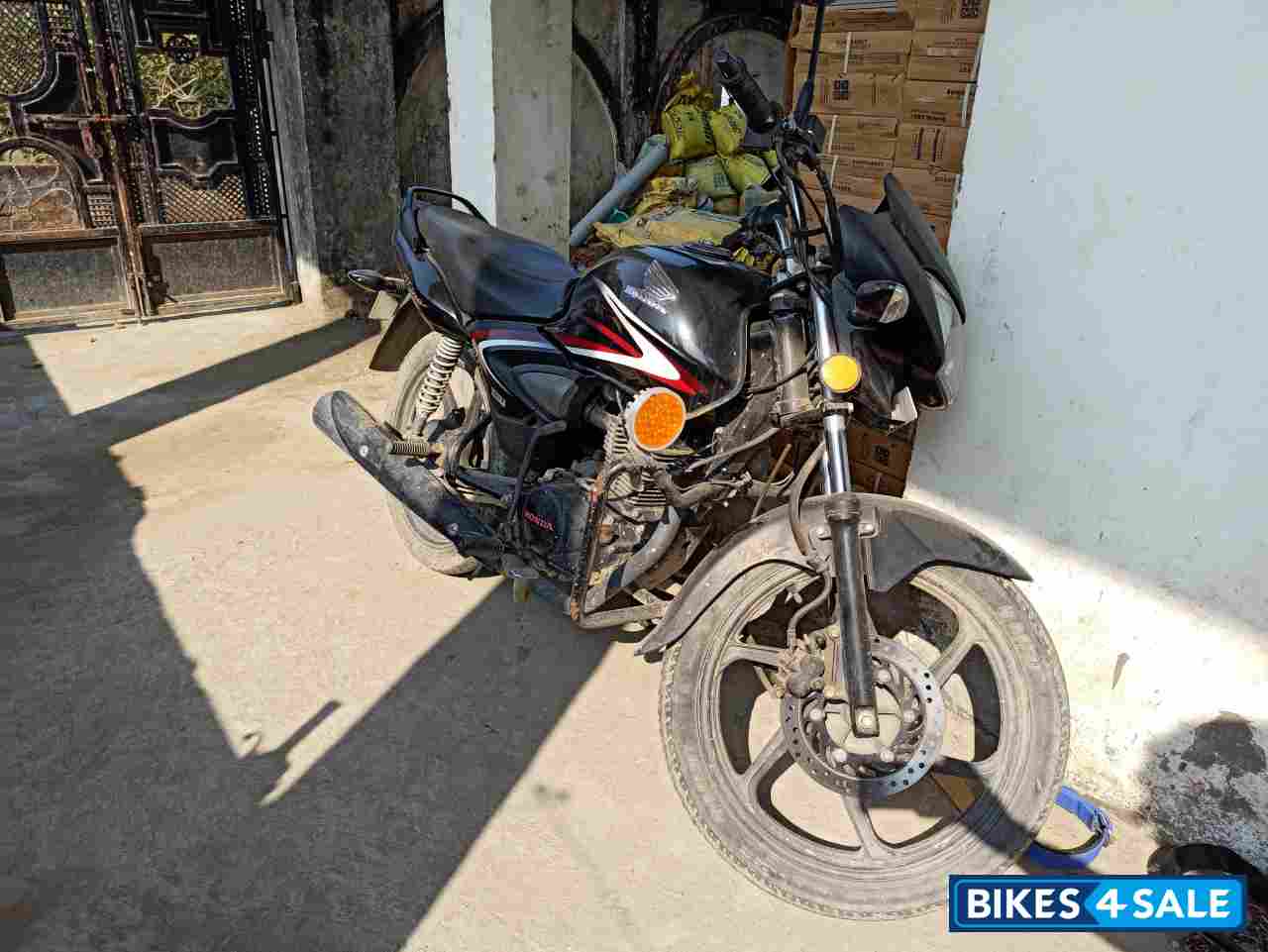 Black Honda CB Shine