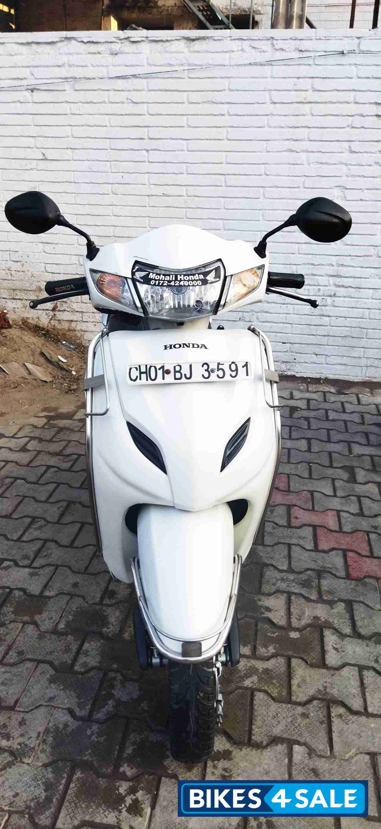 White Honda Activa 3G