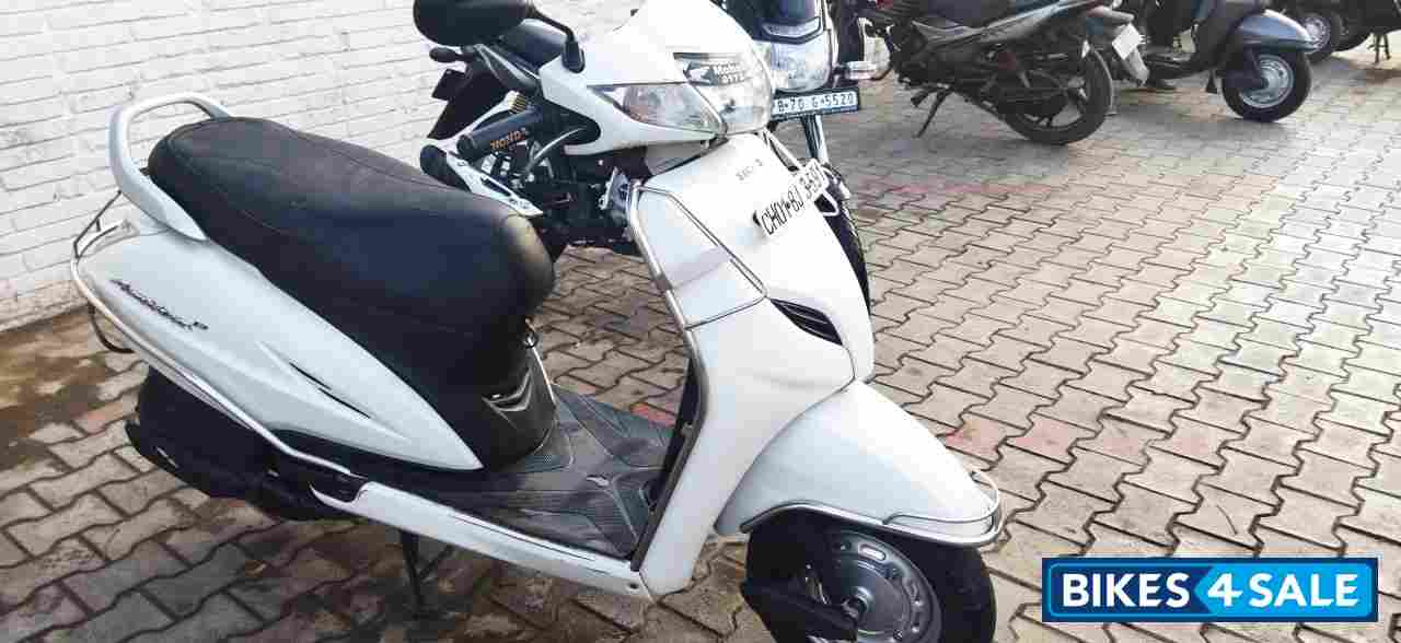 White Honda Activa 3G