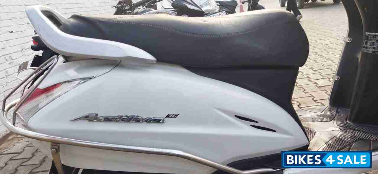 White Honda Activa 3G