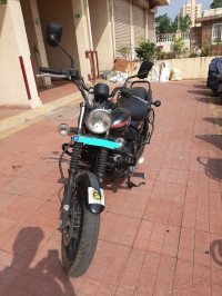 Matte Black Bajaj Avenger Street 220