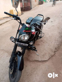 Black Bajaj Avenger Street 220