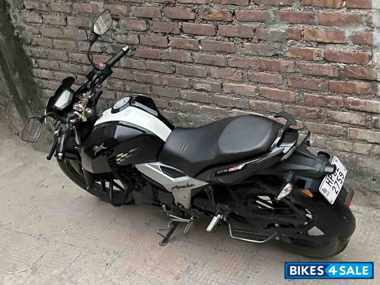 Black TVS Apache RTR 160 4V Black TVS Apache RTR 160 4V