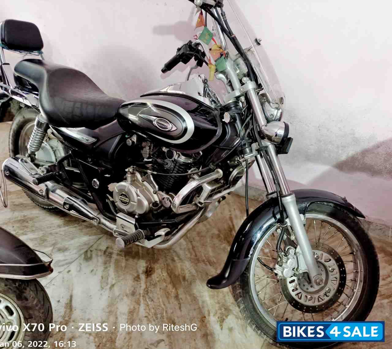 Black Bajaj Avenger Cruise 220