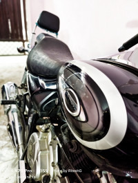 Black Bajaj Avenger Cruise 220