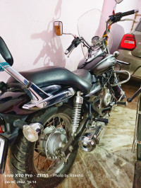 Black Bajaj Avenger Cruise 220