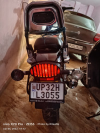 Black Bajaj Avenger Cruise 220