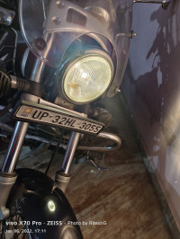 Black Bajaj Avenger Cruise 220