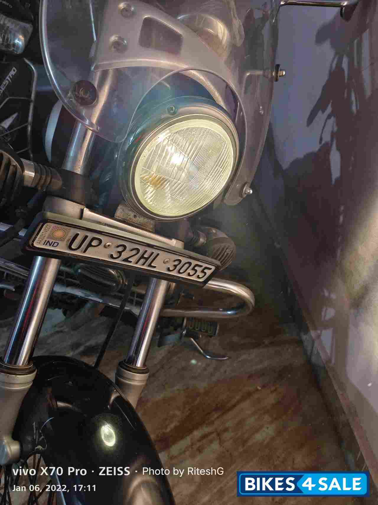 Black Bajaj Avenger Cruise 220