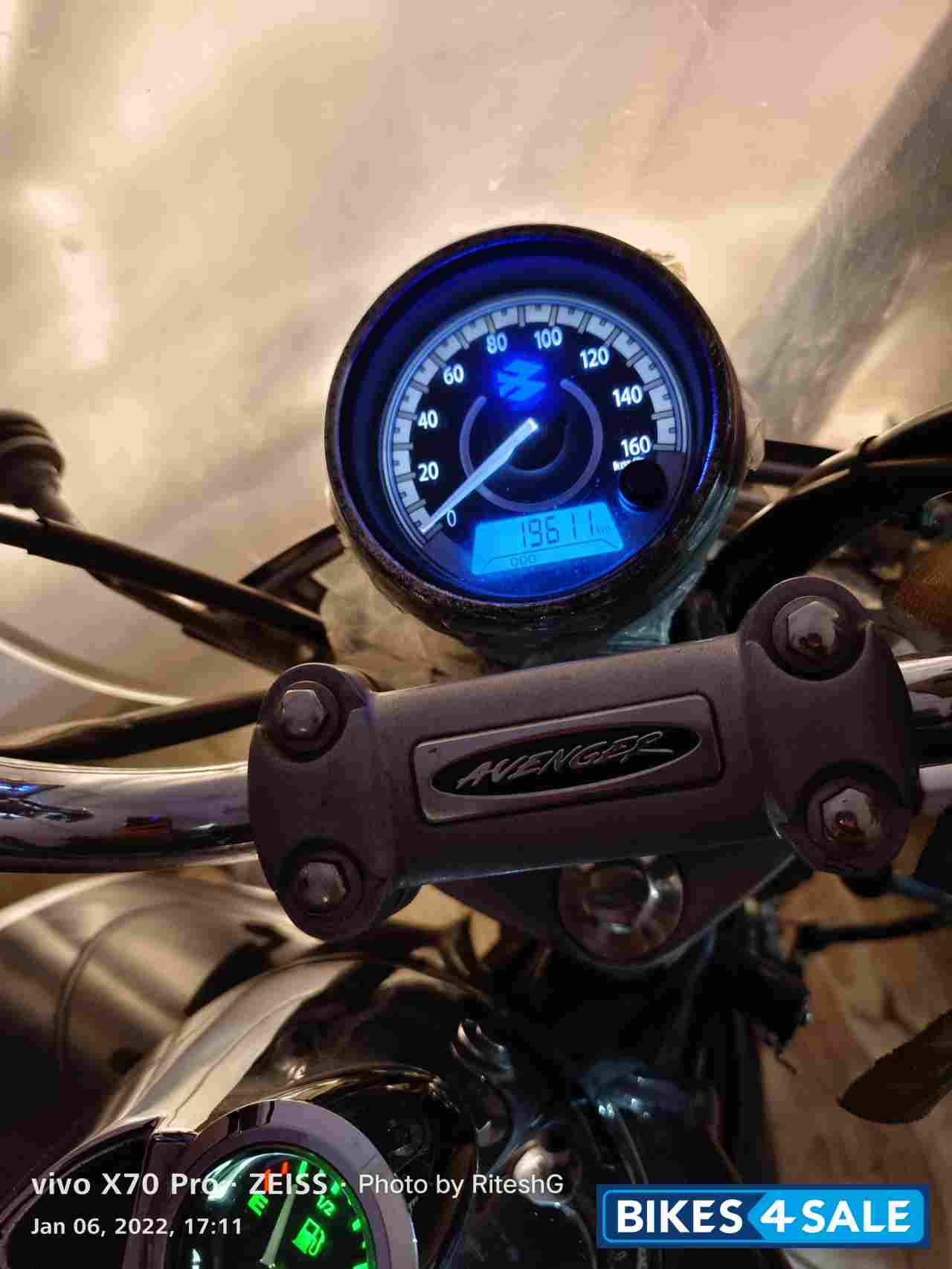 Black Bajaj Avenger Cruise 220