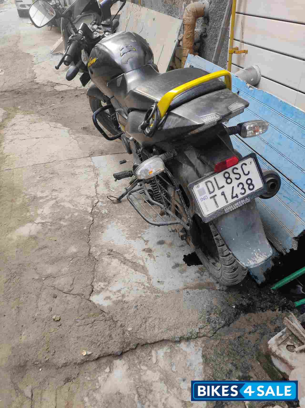 Bajaj Pulsar 150 Neon