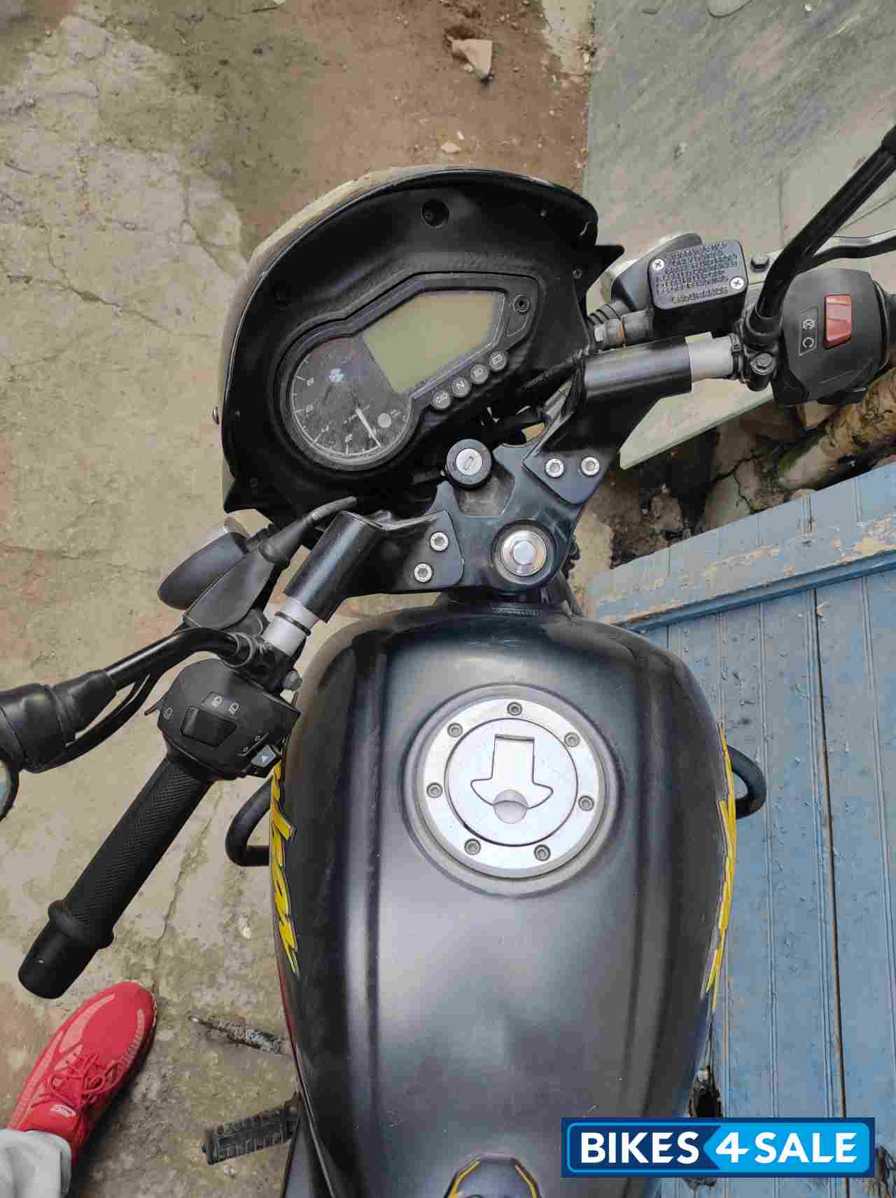 Bajaj Pulsar 150 Neon