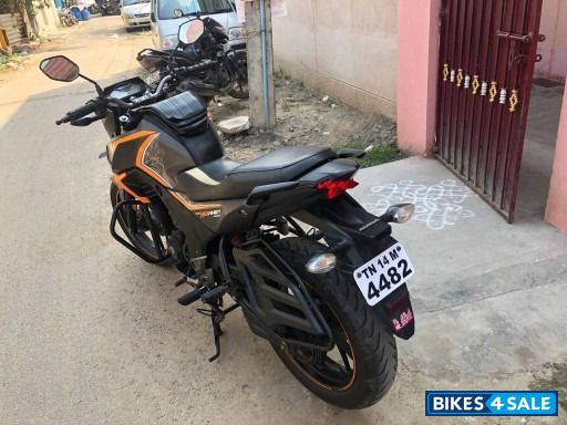Orange Honda CB Hornet 160R