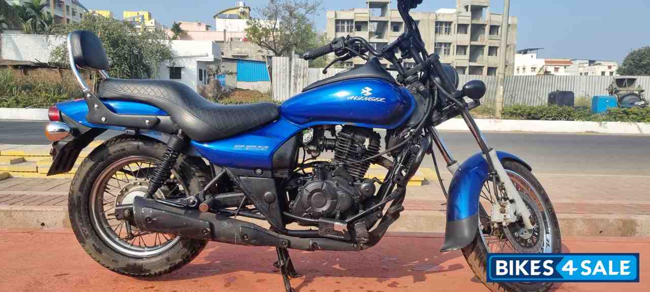 Bajaj Avenger 220 DTS-i