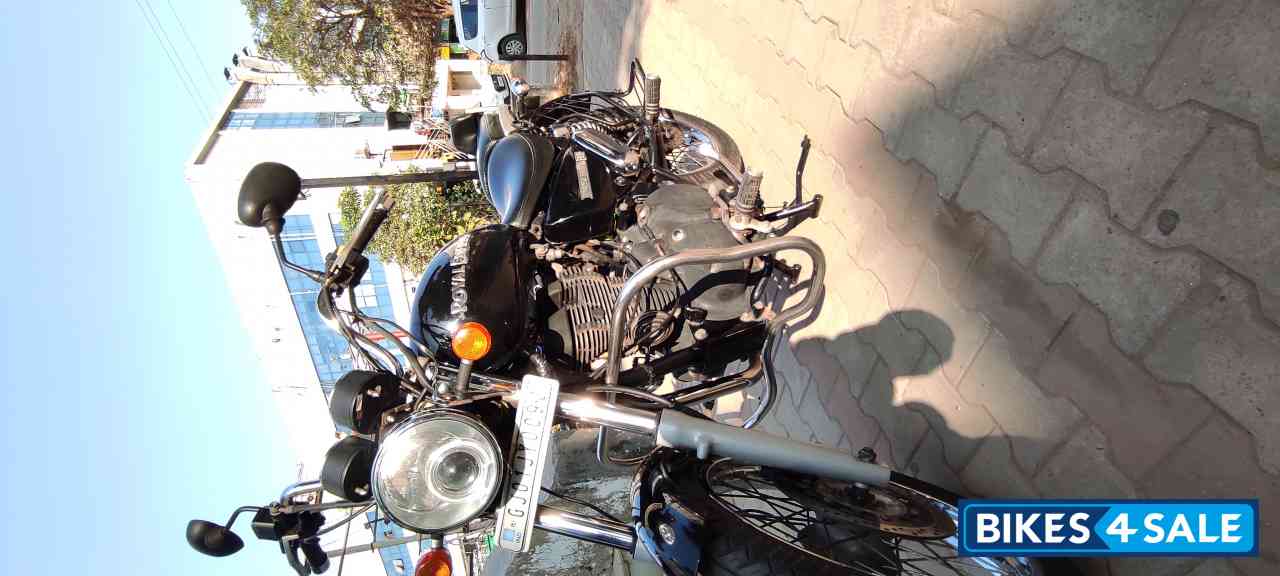 Black Royal Enfield Thunderbird 350