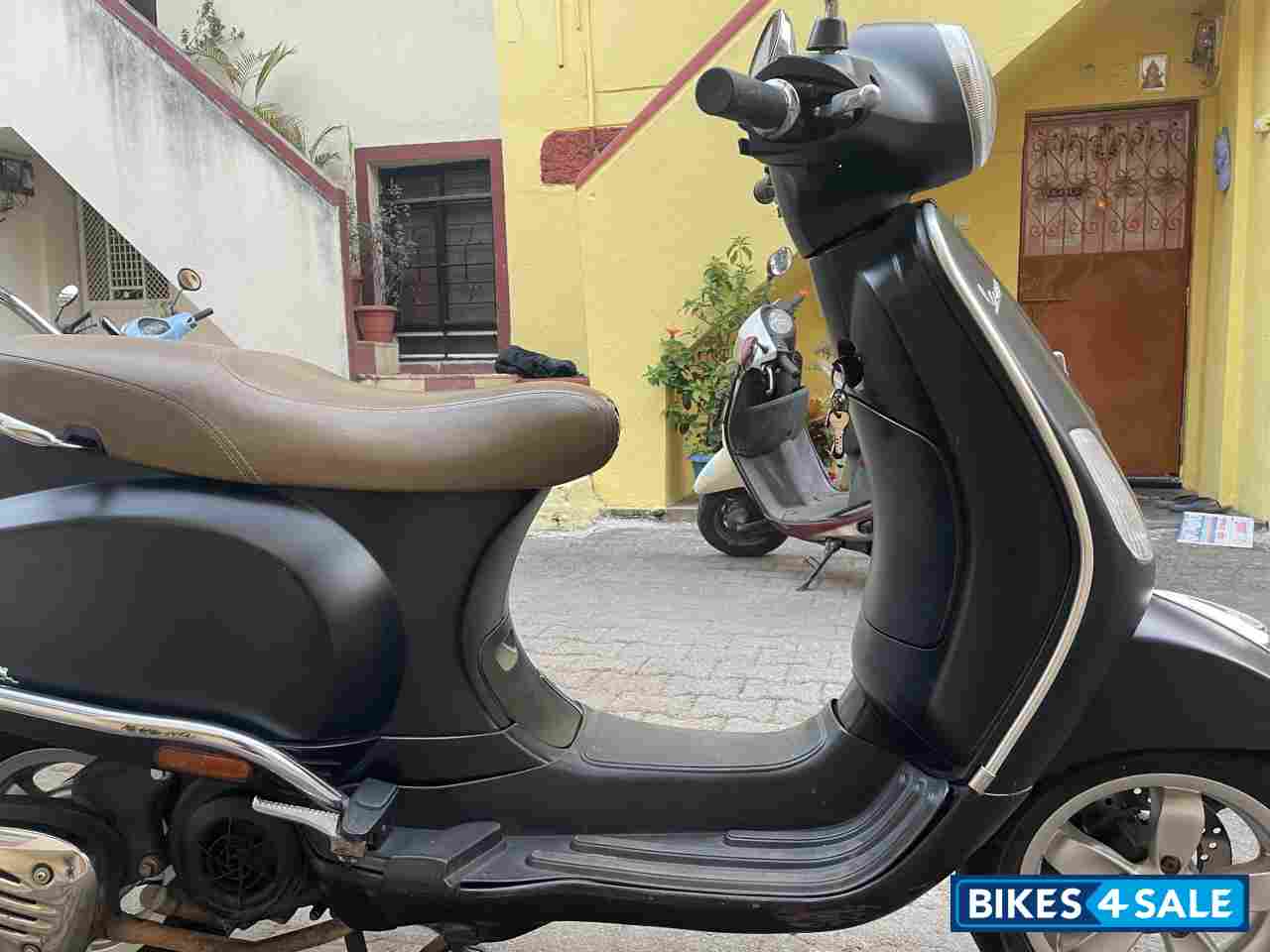 Black Matt Vespa VXL 125