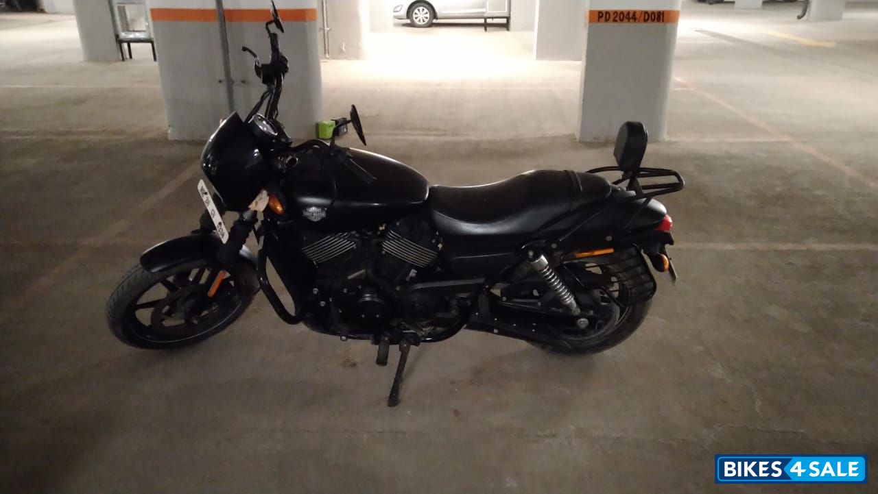 Black Harley Davidson Street 750