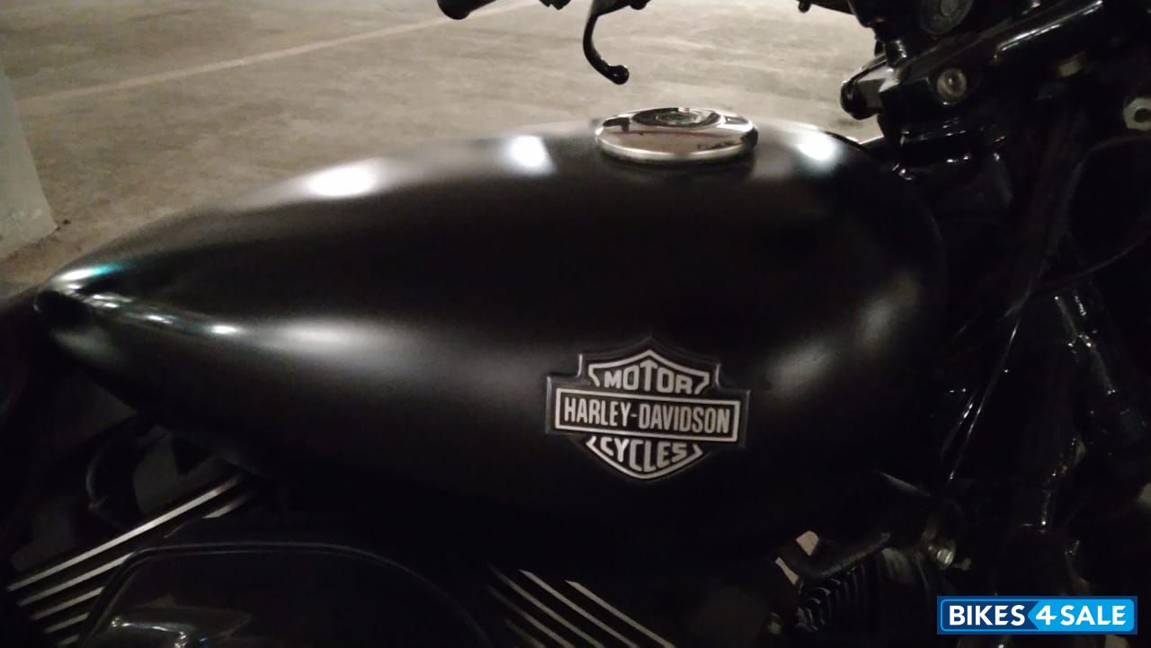 Black Harley Davidson Street 750
