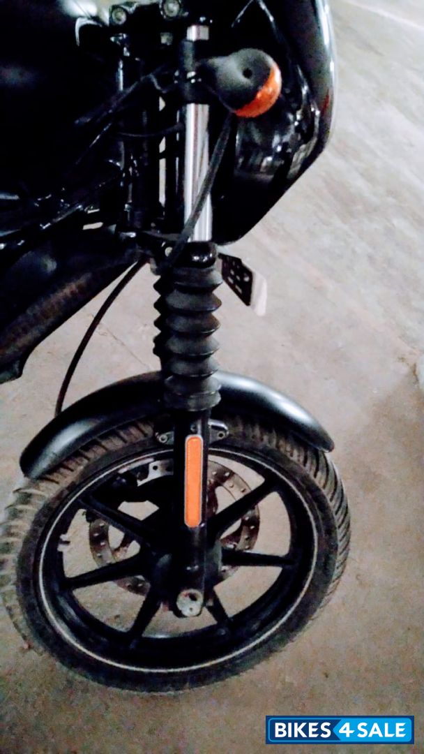 Black Harley Davidson Street 750