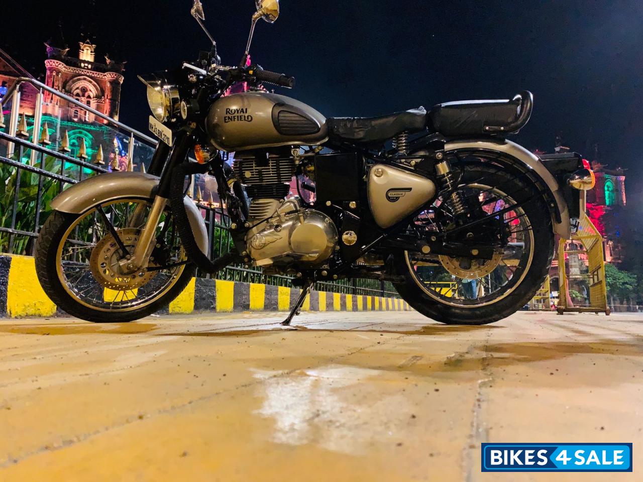 Grey Royal Enfield Classic Gunmetal Grey