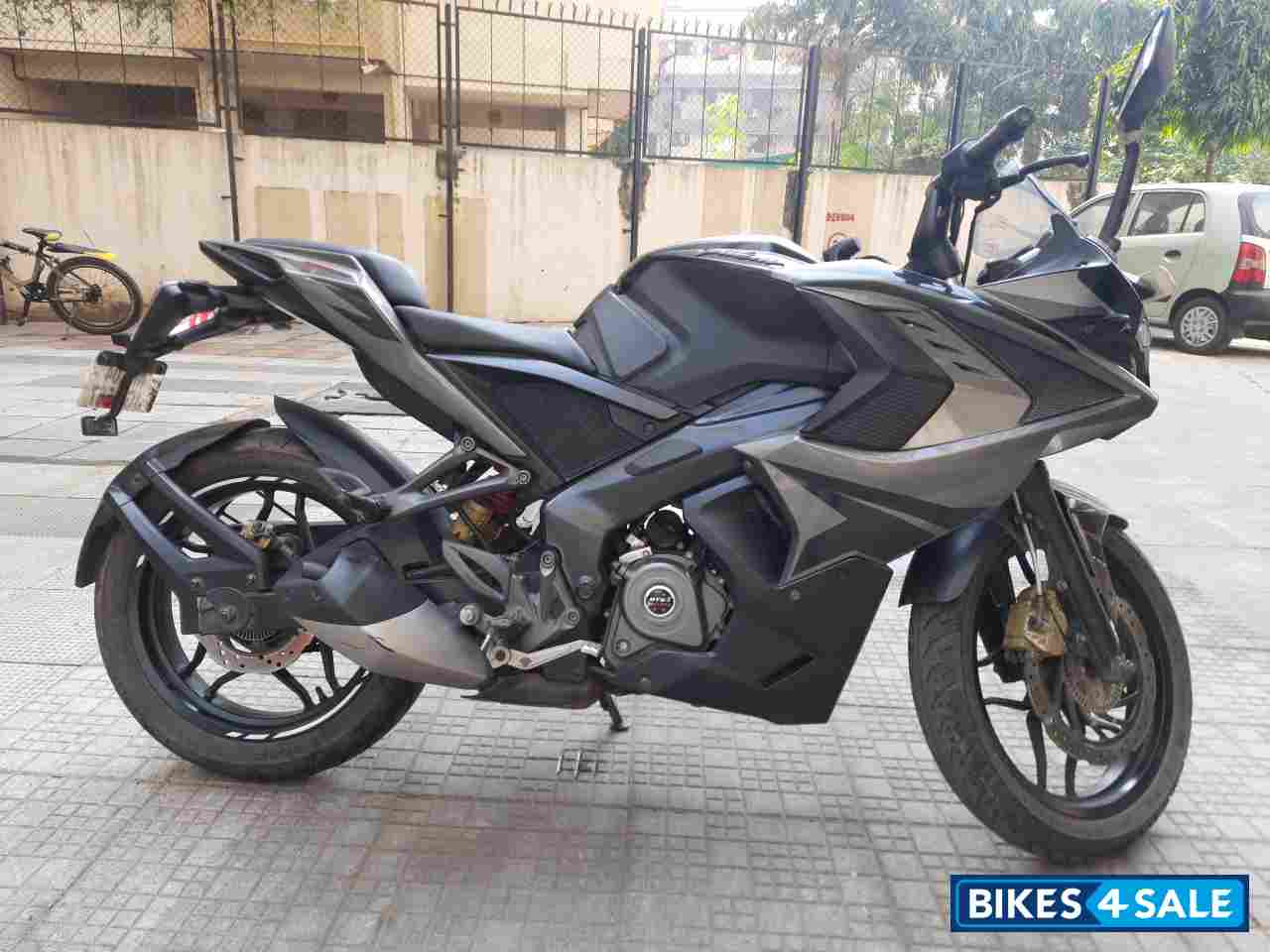 Bajaj Pulsar RS 200 ABS