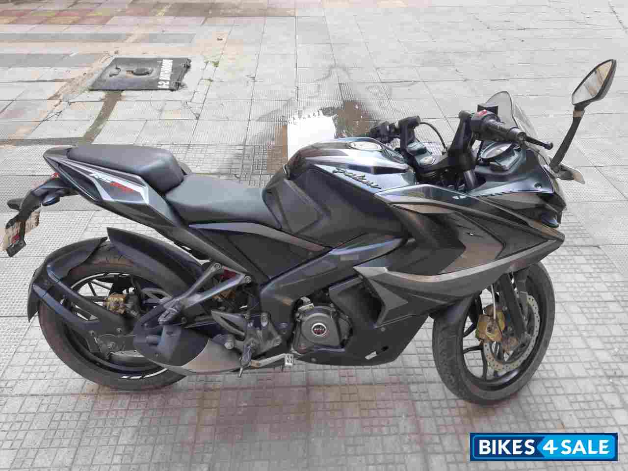 Bajaj Pulsar RS 200 ABS Bajaj Pulsar RS 200 ABS