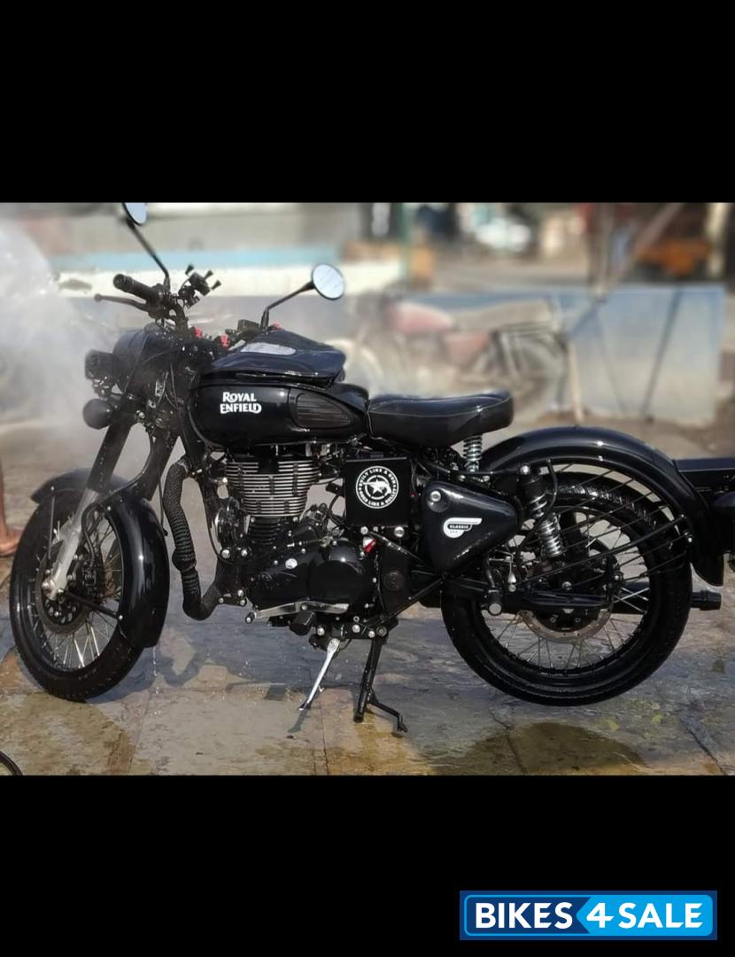 Royal Enfield Classic Stealth Black
