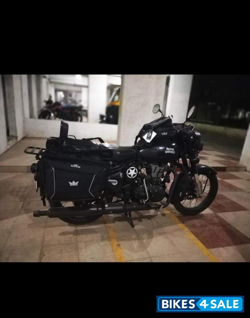 Royal Enfield Classic Stealth Black
