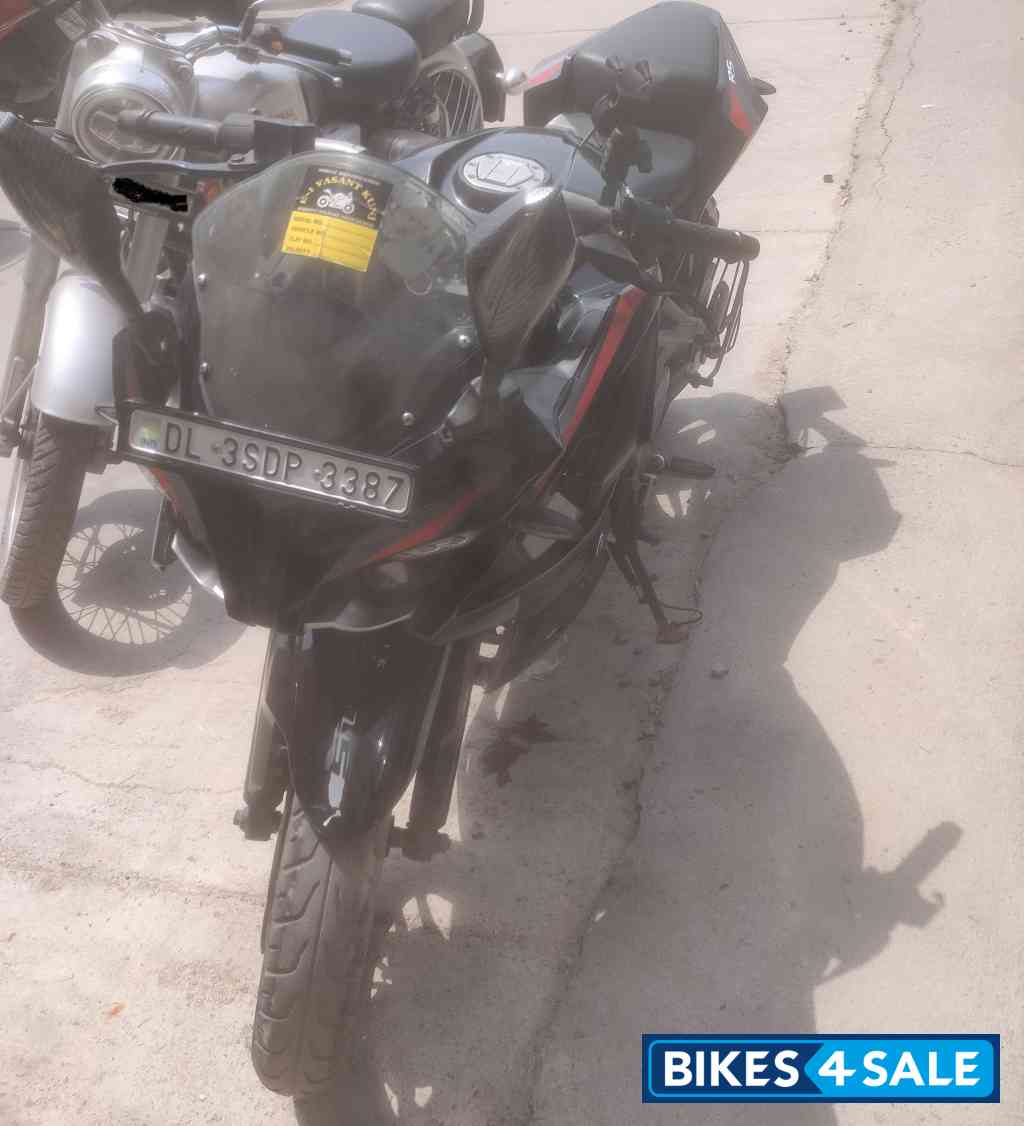 Bajaj Pulsar RS 200 ABS Bajaj Pulsar RS 200 ABS