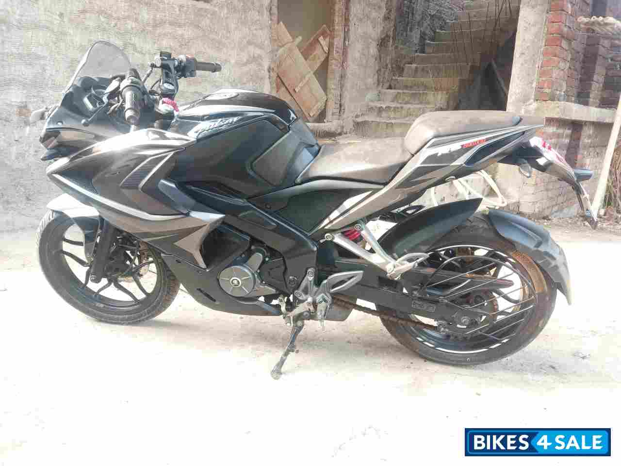 Bajaj Pulsar RS 200
