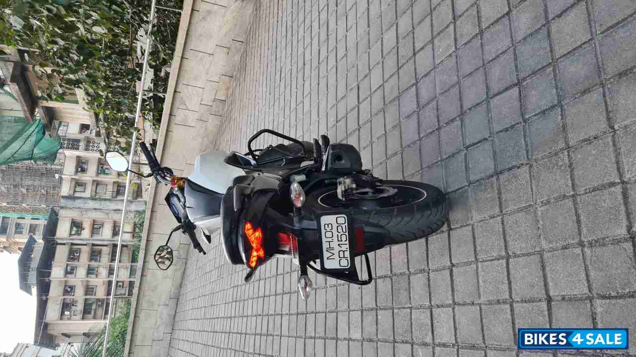 White Honda CB Hornet 160R