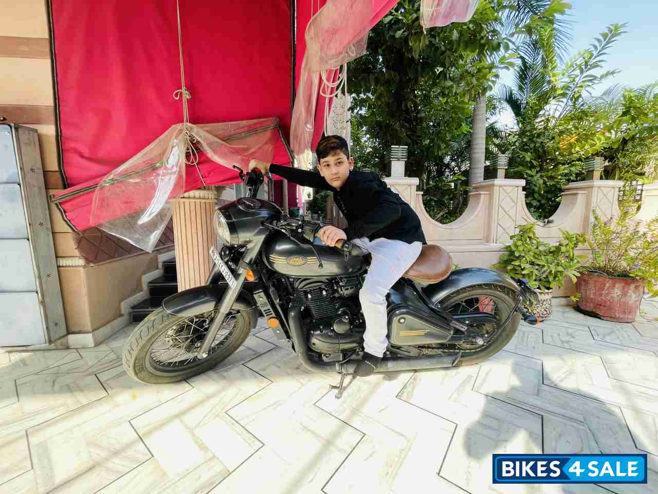 Charcoal Grey Jawa Perak BS6