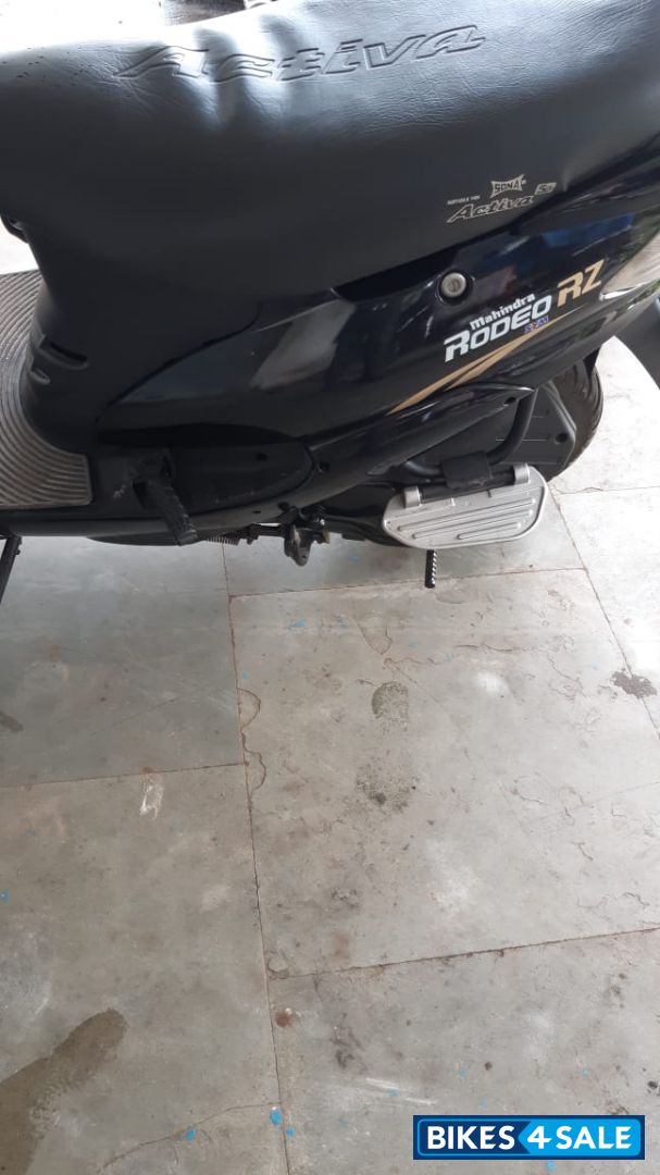 Black Mahindra Rodeo