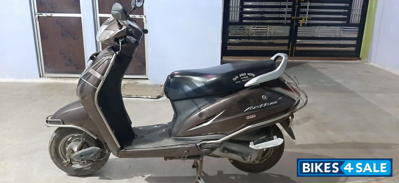 Brown Honda Activa 3G