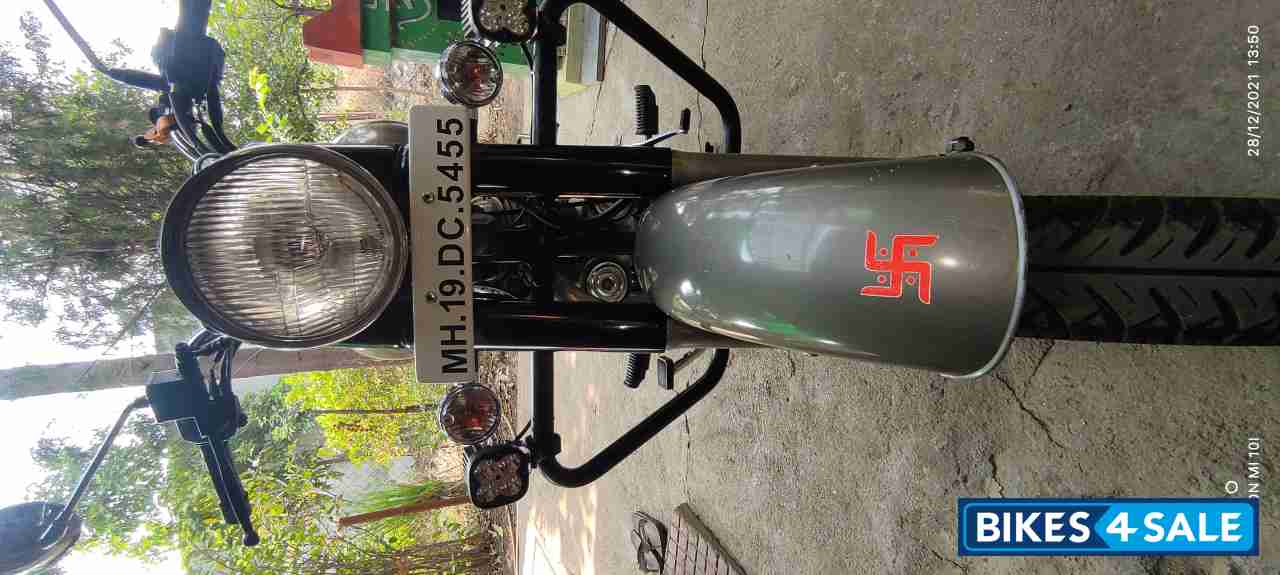 Gunmetal Grey Royal Enfield Classic Gunmetal Grey